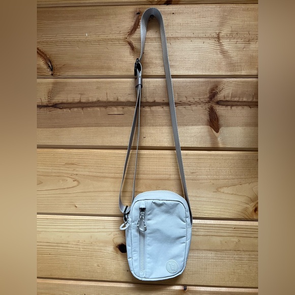 Vuori Handbags - Vuori Women’s All Around Crossbody